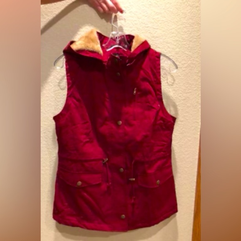 Sherpa line hooded vest